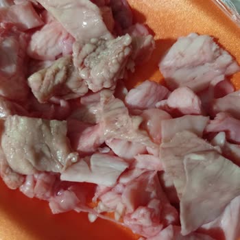 Paketli Kuşbaşı Ette Kontrol Eksikliği Ve Yenilemez Yağ Parçaları