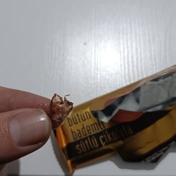 BİM Bütün Bademli Çikolata’da Bulunan Jelatin Benzeri Yabancı Madde