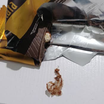 BİM Bütün Bademli Çikolata’da Bulunan Jelatin Benzeri Yabancı Madde