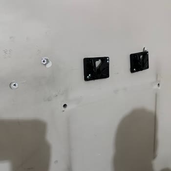 Arçelik Servisi Duvara Güvensiz Montaj Yaptı Ve Gereksiz Delik Açtı