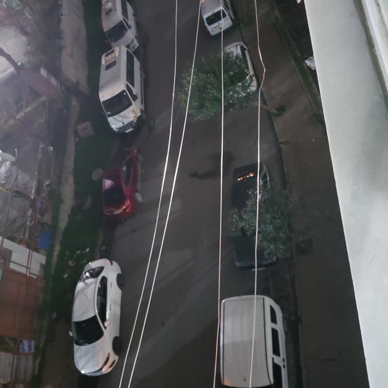 Ahmet Haşim Caddesi'nde Yetersiz Aydınlatma Güvenlik Riskine Yol Açıyor