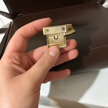 Kahverengi Baget Çantamda Kırık Kilit Ve Zipper Sorunları