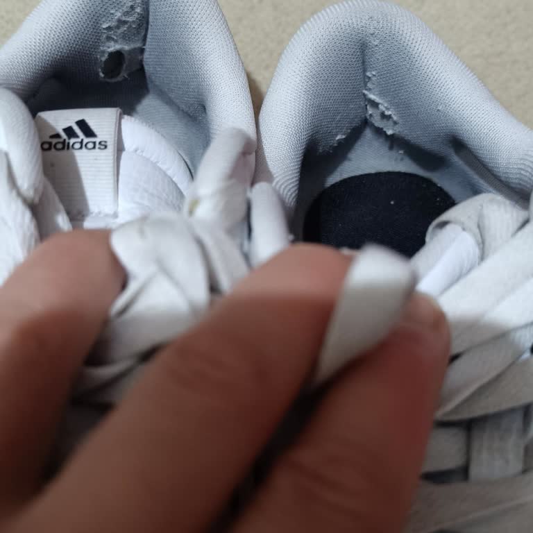 Ayakkabının İç Kuması Erken Yırtıldı, Mağaza Cevap Vermiyor