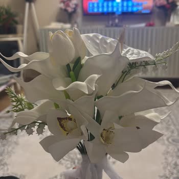 İlan Edilen Çiçekle Gelen Çiçek Arasındaki Fark Ve Satıcının Cevapsızlığı