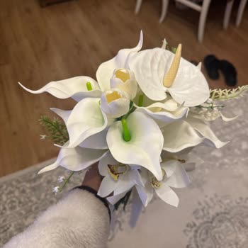 İlan Edilen Çiçekle Gelen Çiçek Arasındaki Fark Ve Satıcının Cevapsızlığı