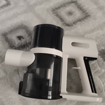 Sinbo SVS 8633 Dikey Süpürge Parçalanıyor, Kısa Sürede Değişim Talebi