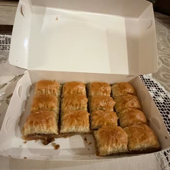 Üsküdar Bağlarbaşı Şubesinde Cevizli Baklava Kalitesiz Ve Pahalı
