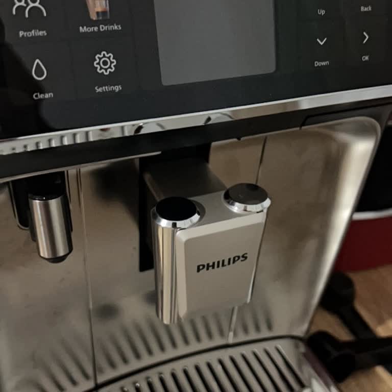 Philips LatteGo 5500 Kahve Makinesinde Gres Yağı Eksikliği Ve Etiketsiz Ürün Şikayeti