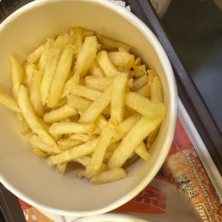 Burger King Kova Patates Kızartmasında Yetersiz Porsiyon Ve Aşırı Yağ Kokusu