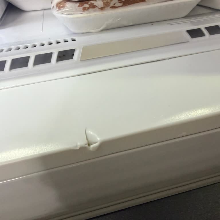 Çatlak Ve Delik Olan Yeni Buzdolabımda Elektrik Çarpması Tehlikesi