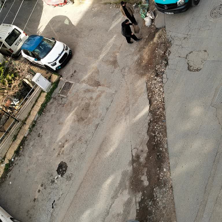 Kazı Sonrası Asfalt Eksikliği Araç Ve Mahalle Sakinlerini Tehlikeye Atıyor