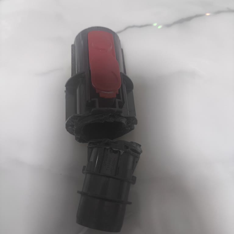 Dyson V11 Boru Parçası Sürekli Kırılıyor Ve Garanti Kapsamı Dışında