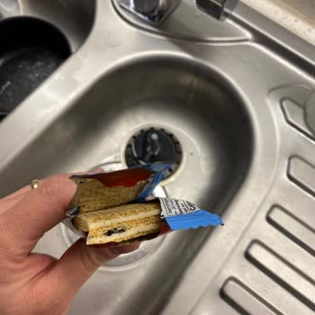 Kremada Görülen Siyah Yabancı Madde Sağlık Tehlikesi