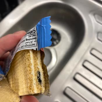 Kremada Görülen Siyah Yabancı Madde Sağlık Tehlikesi