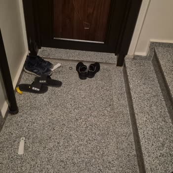 Sayaç Değişiminde Çöpler Kapıya Bırakıldı, Çevre Temizliği İhmal Edildi