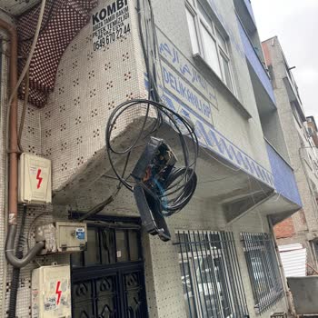 Bayrampaşa’da Açık Kablo Kutusu Yangın Ve Kısa Devre Tehlikesi