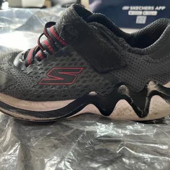 Skechers Çocuk Ayakkabısında Kısa Sürede Yırtılma Ve Renk Solması, Değişim Talebi