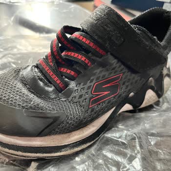Skechers Çocuk Ayakkabısında Kısa Sürede Yırtılma Ve Renk Solması, Değişim Talebi