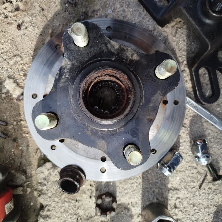 Garanti Kapsamındaki Volta Araçta Ön Teker Parçası Aylarca Bekletiliyor