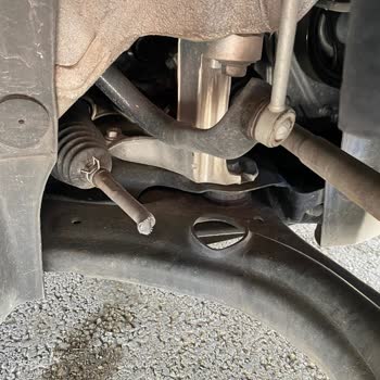 92 Bin TL Ödememe Rağmen Garanti Kapsamındaki Renault Clio Amortisör Hasarı Reddi