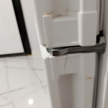 Bosch Buzdolabı Dondurucu Kapak Kırığına Kullanıcı Hatası İddiası Ve Ücretsiz Değişim Talebi