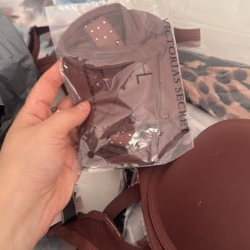 Yanlış Beden Ve Renkli Sütyen Takımı Gönderimi Ve İletişimsizlik Şikayeti