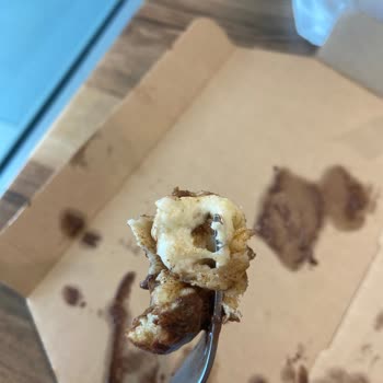 Domino’s Kuyubaşı Şubesinde Çiğ Cinnamon Roll Ve İsteksiz Çalışan