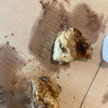 Domino’s Kuyubaşı Şubesinde Çiğ Cinnamon Roll Ve İsteksiz Çalışan