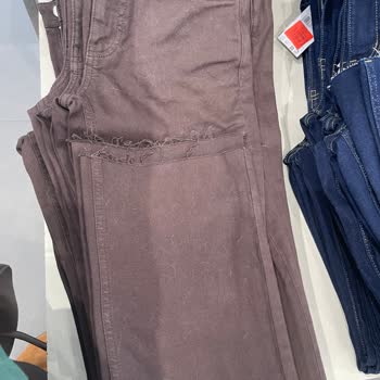 Kedi Tüyleri Mağazada Serbest, Hijyen İhmali Ve Personelin Umursamaz Tutumu