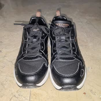 Kaymaz İddialı Skechers Ayakkabısında Kayma Ve Güvensizlik