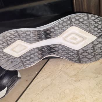 Kaymaz İddialı Skechers Ayakkabısında Kayma Ve Güvensizlik