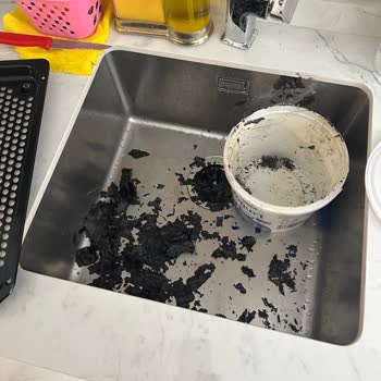 Montaj Sırasında Fırının İçine Garanti Belgeleri Bırakıldı, Yangın Tehlikesi Oluştu