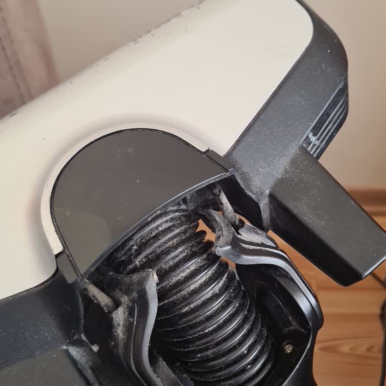 Bosch Süpürge Başlığı Aniden Kırıldı, Ücretsiz Değişim İstiyorum