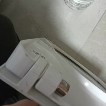 Kısa Sürede Üç Kez Kırılan Klozet Menteşeleri İçin Kalıcı Değişim Talebi