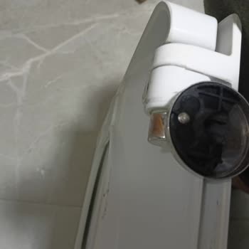 Kısa Sürede Üç Kez Kırılan Klozet Menteşeleri İçin Kalıcı Değişim Talebi