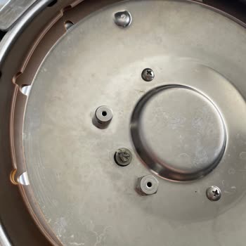 Kırılan Kapak Parçası Yemeğe Düşerek Güvenliğimi Tehlikeye Attı