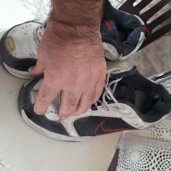 FLO, 2 Yıllık Garantili Nike Ayakkabısının 4 Ayda Yırtılmasını Üretim Hatası Olarak Görmüyor