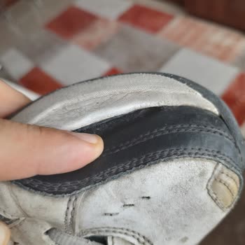 FLO, 2 Yıllık Garantili Nike Ayakkabısının 4 Ayda Yırtılmasını Üretim Hatası Olarak Görmüyor