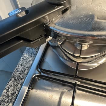 Düdüklü Tencerede Sap Sızdırması Ve Valf Ses Sorunu: Güvenli Kullanım İmkansız