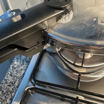 Düdüklü Tencerede Sap Sızdırması Ve Valf Ses Sorunu: Güvenli Kullanım İmkansız