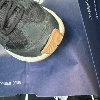 Skechers Ayakkabım Burun Kısmı Açıldı, Mağaza Üretim Hatası Olmadığını İddia Ediyor