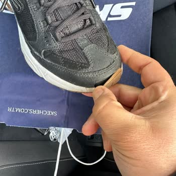 Skechers Ayakkabım Burun Kısmı Açıldı, Mağaza Üretim Hatası Olmadığını İddia Ediyor