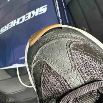 Skechers Ayakkabım Burun Kısmı Açıldı, Mağaza Üretim Hatası Olmadığını İddia Ediyor