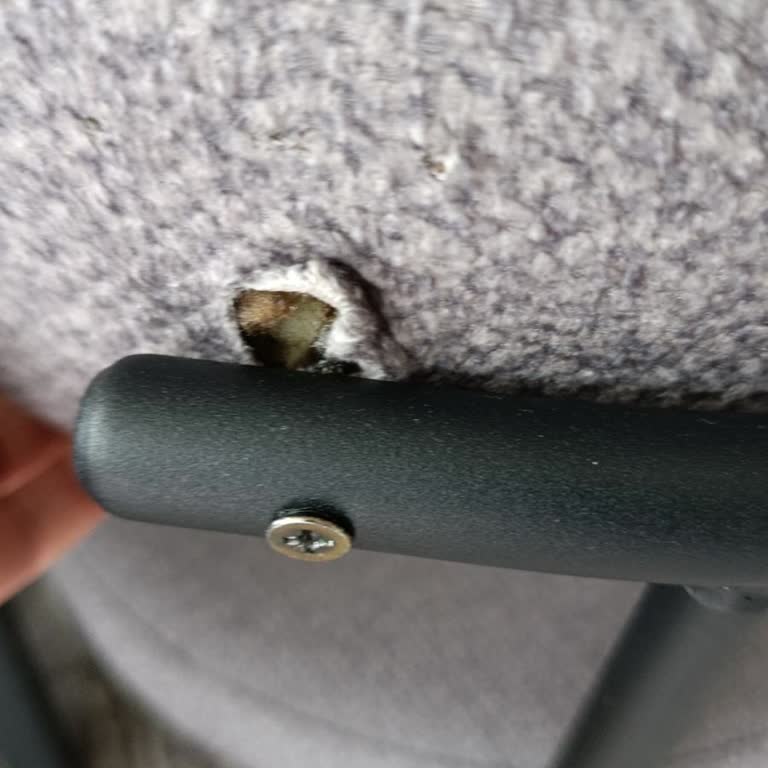 Yanlış Renkli Ve Kusurlu Mobilyalar İçin Çözüm Bulamama Ve İlgisiz Mağaza Tutumu