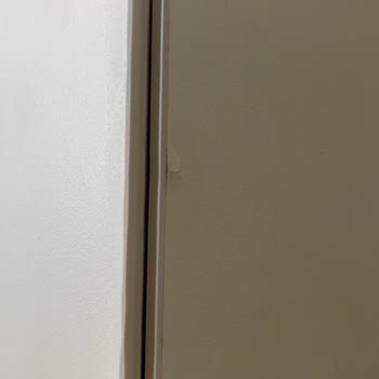 Çilek Mobilya Ranzasında Kırık Parçalar Ve Aşırı Sallanma