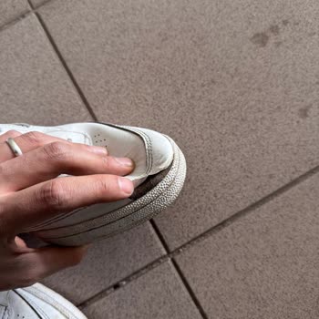 Reebok Ayakkabısında Altı Ay İçinde Deri Dökülmesi Ve Garanti Reddi