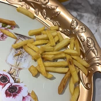 Siparişim Yanlış Ve Eksik, Burger Dökülmüş Ve Patates Çıplak