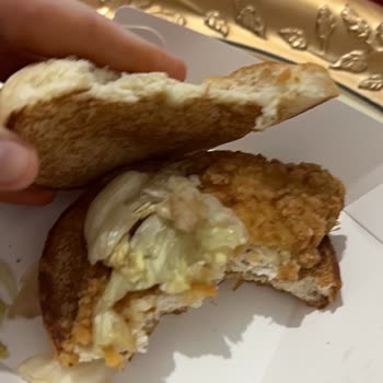 Siparişim Yanlış Ve Eksik, Burger Dökülmüş Ve Patates Çıplak