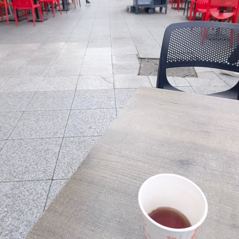 Popeyes Bostancı Şubesinde Saygısız Çöp Atma Olayı