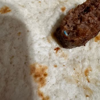 Migros Sanal Market'te Kuzu Dana Kebapta Plastik Parça Bulunması